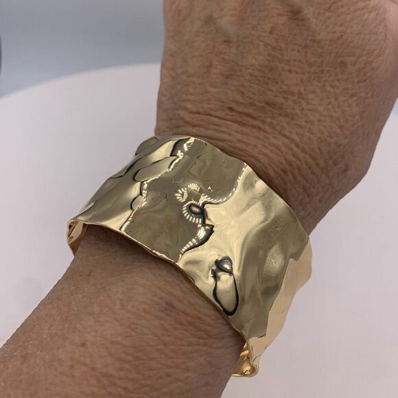 New clutch/purse/bag in crimson red velvet with gold tone metal, geometric - Picture 16 of 16